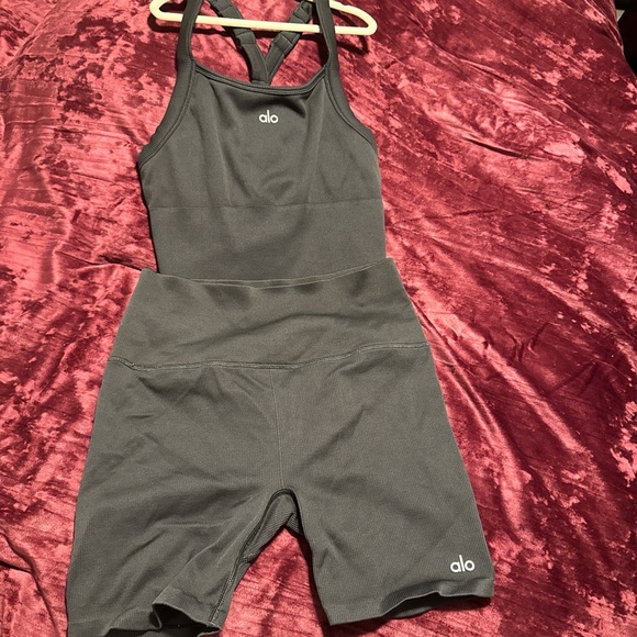 ALO Yoga Pants - ALO Yoga olive green Women Bike Shorts and top